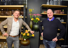 Joris Coppens en Walter Hakbijl "De specialisten in decoratief glaswerk". Geproduceerd in Europa en jaarrond leverbaar. De mannen stonden op de beurs met een breed assortiment aan eigen gepatenteerde modellen.